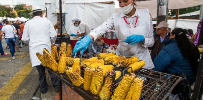 Vendedores de la economía popular de la Fiesta de Reyes Magos y Epifanía